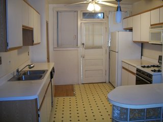 2855 W. Grace kitchen