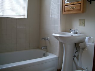3115 W. Diversey bathroom