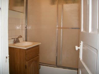 1736 W. Melrose bathroom