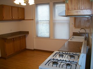 4234 N. Damen kitchen area