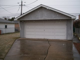 4437 N. Canfield garage