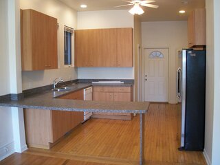 2540 N. Ashland Ave. kitchen